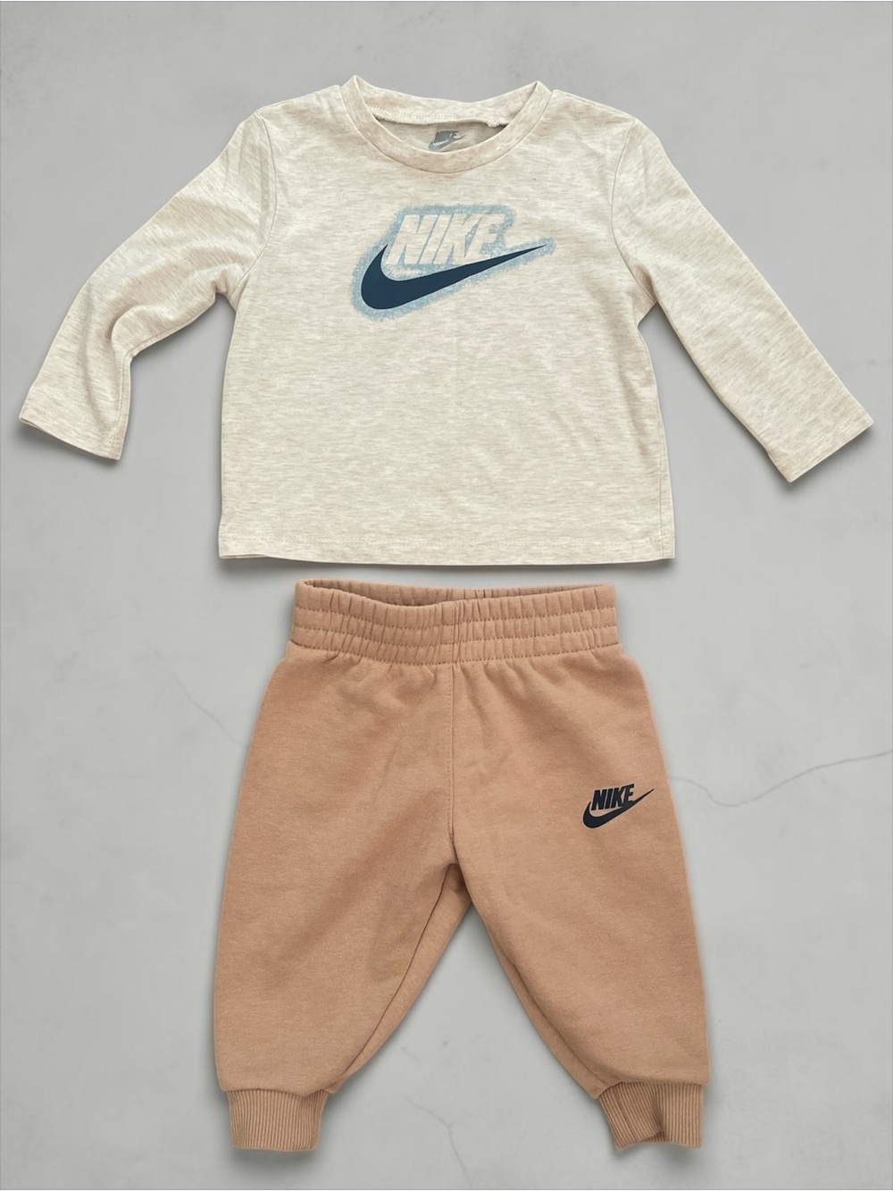 Nike T-Shirt & Fleece Joggers Set